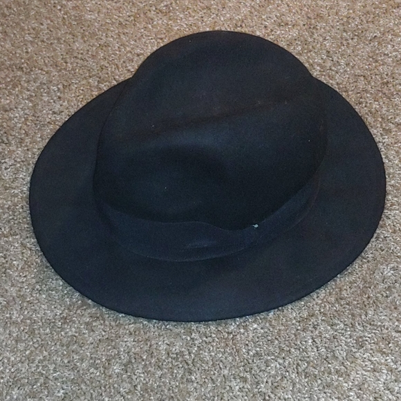 Fedora - Picture 2 of 5